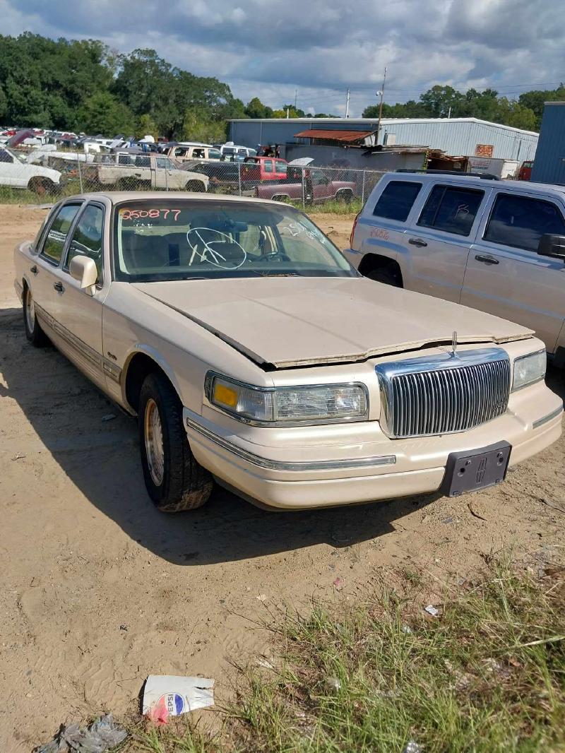 1997 LINCOLN Town Car