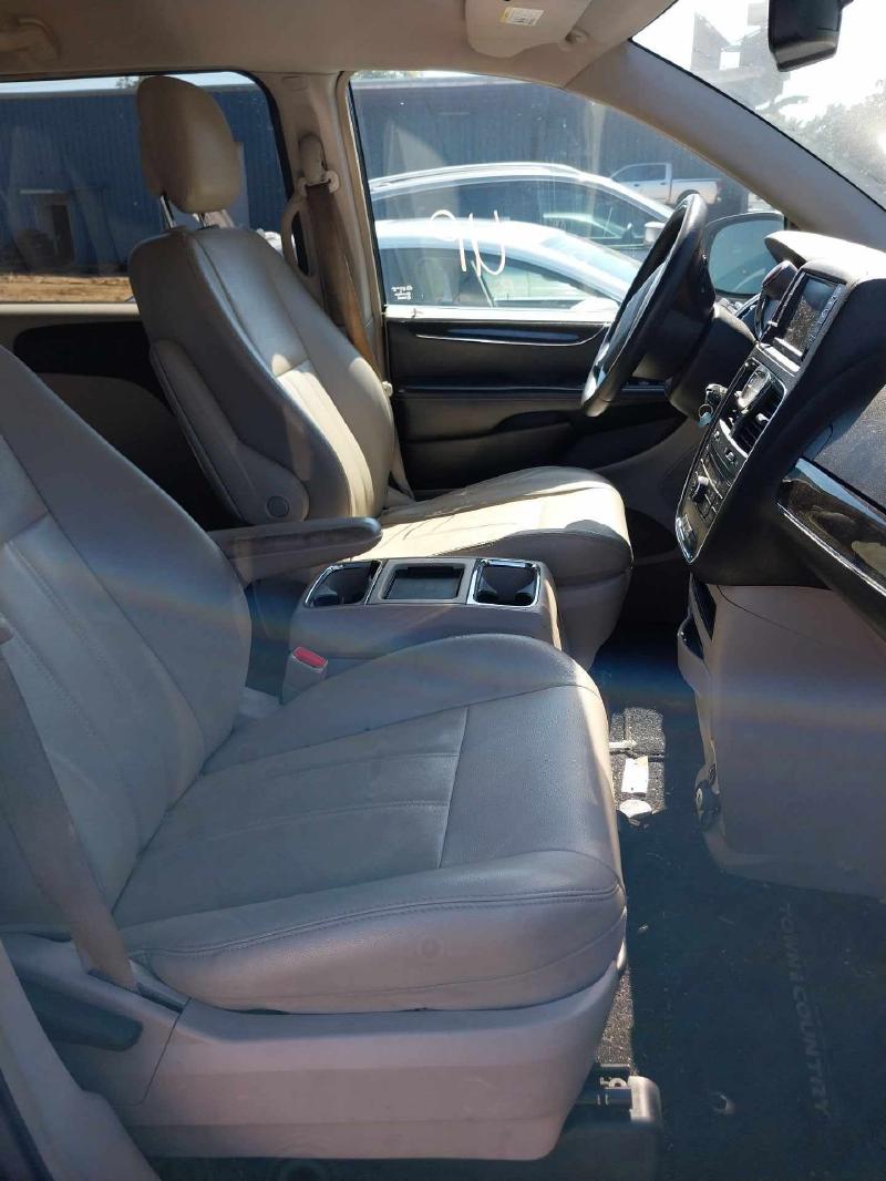 2013 CHRYSLER Town and Country