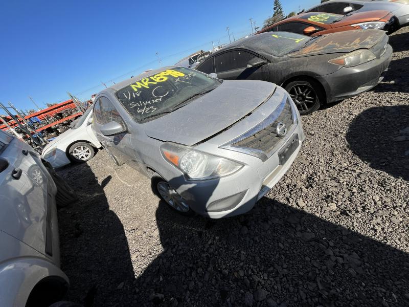 2016 NISSAN Versa