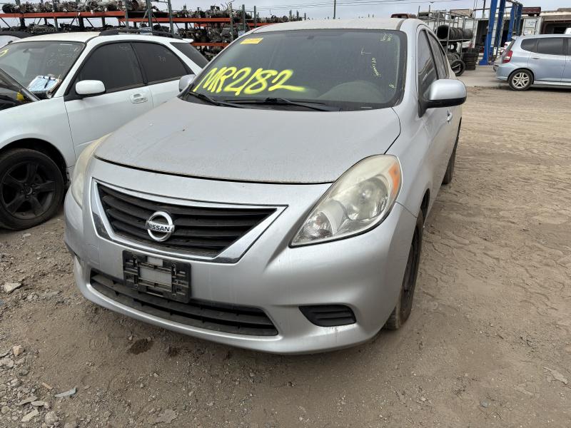 2014 NISSAN Versa