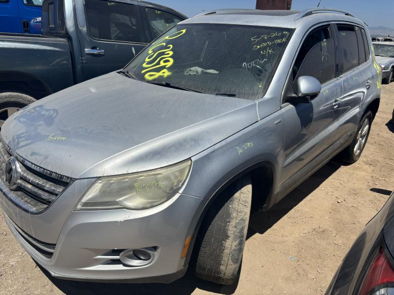 2010 VOLKSWAGEN Tiguan