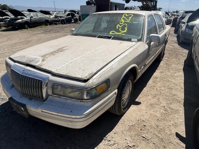 1997 LINCOLN Town Car