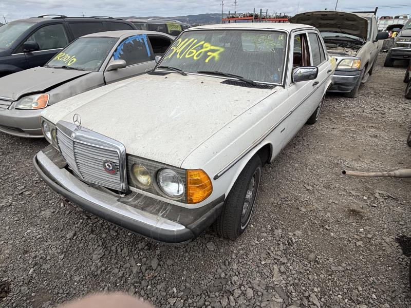1982 MERCEDES-BENZ 240